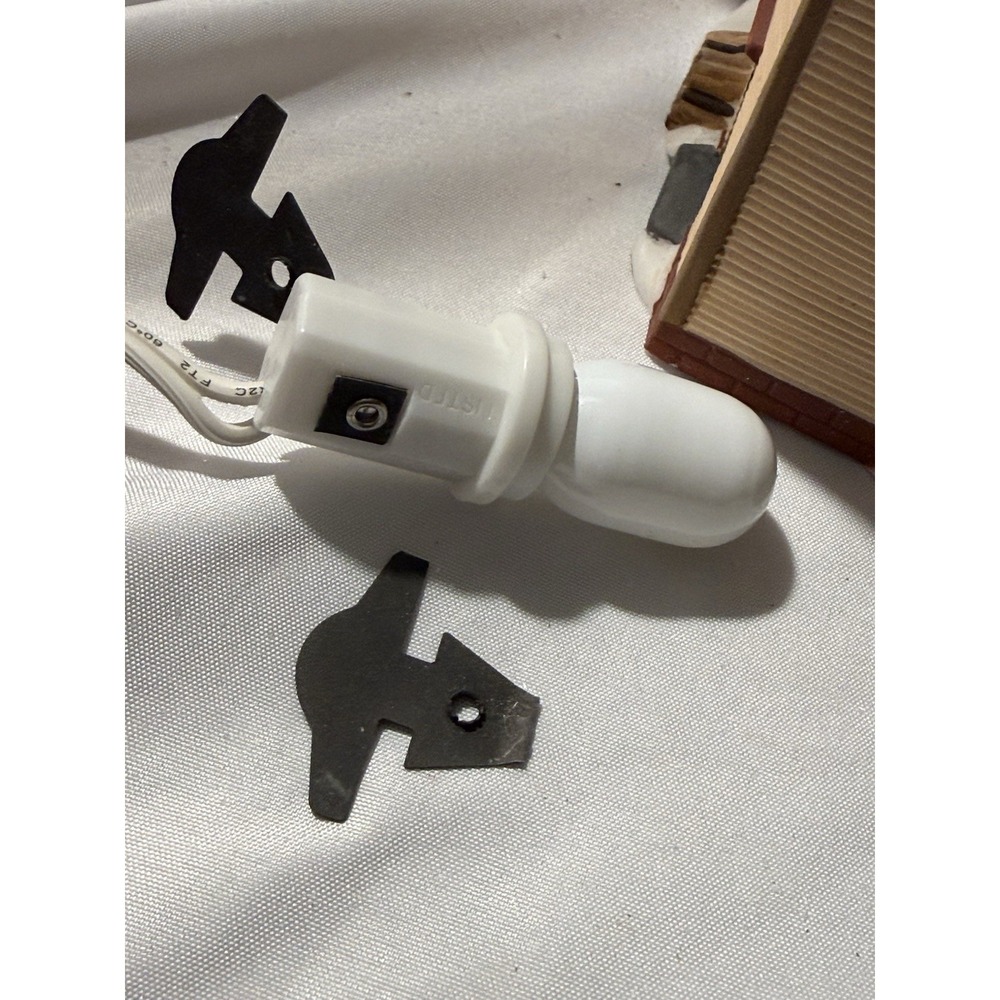 Dept 56 Thomas T Julian House New England Village 5657-0 w Box Lights Up - Picture 9 of 14